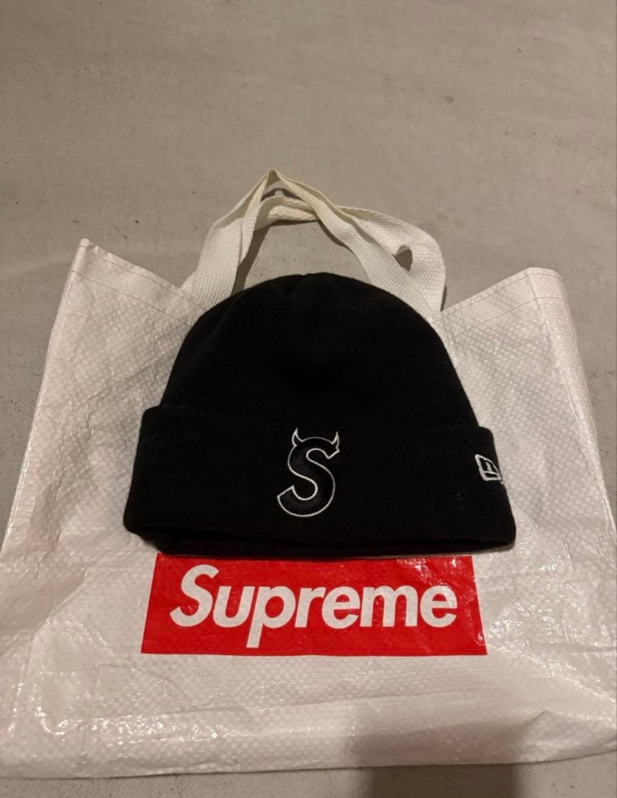 Supreme New Era S Logo Beanie "Black" (22FW)