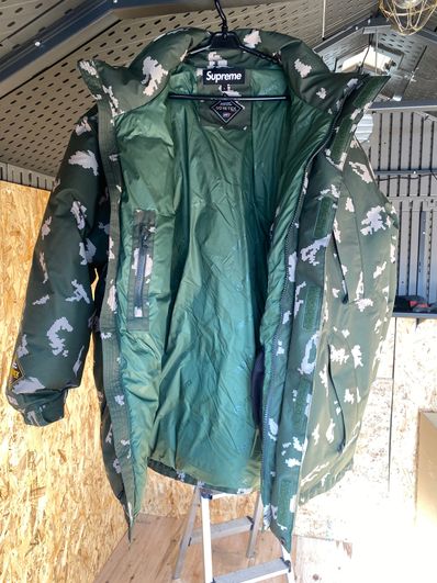 Supreme GORE-TEX 700-Fill Down Parka "Olive Russian Camo"