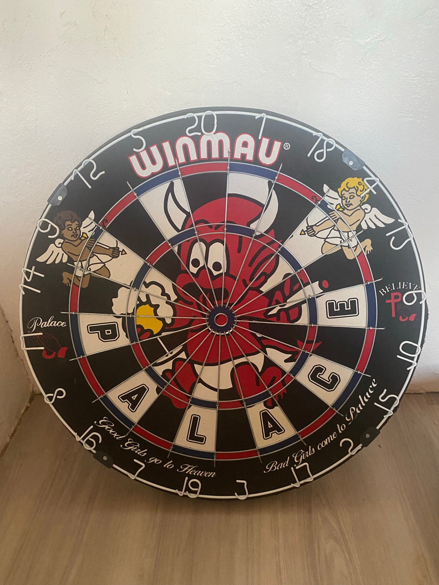 PALACE Winmau Fallen Angels Dartboard "Multi"