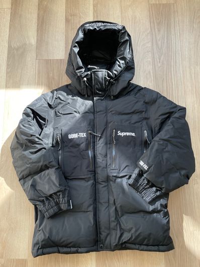 Supreme GORE-TEX 700-Fill Down Parka "Black"