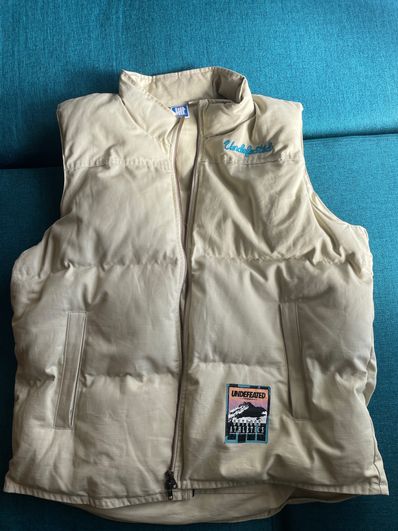 UNDEFEATED OUTDOOR PUFFER VEST - 40043 "Light Grasy"