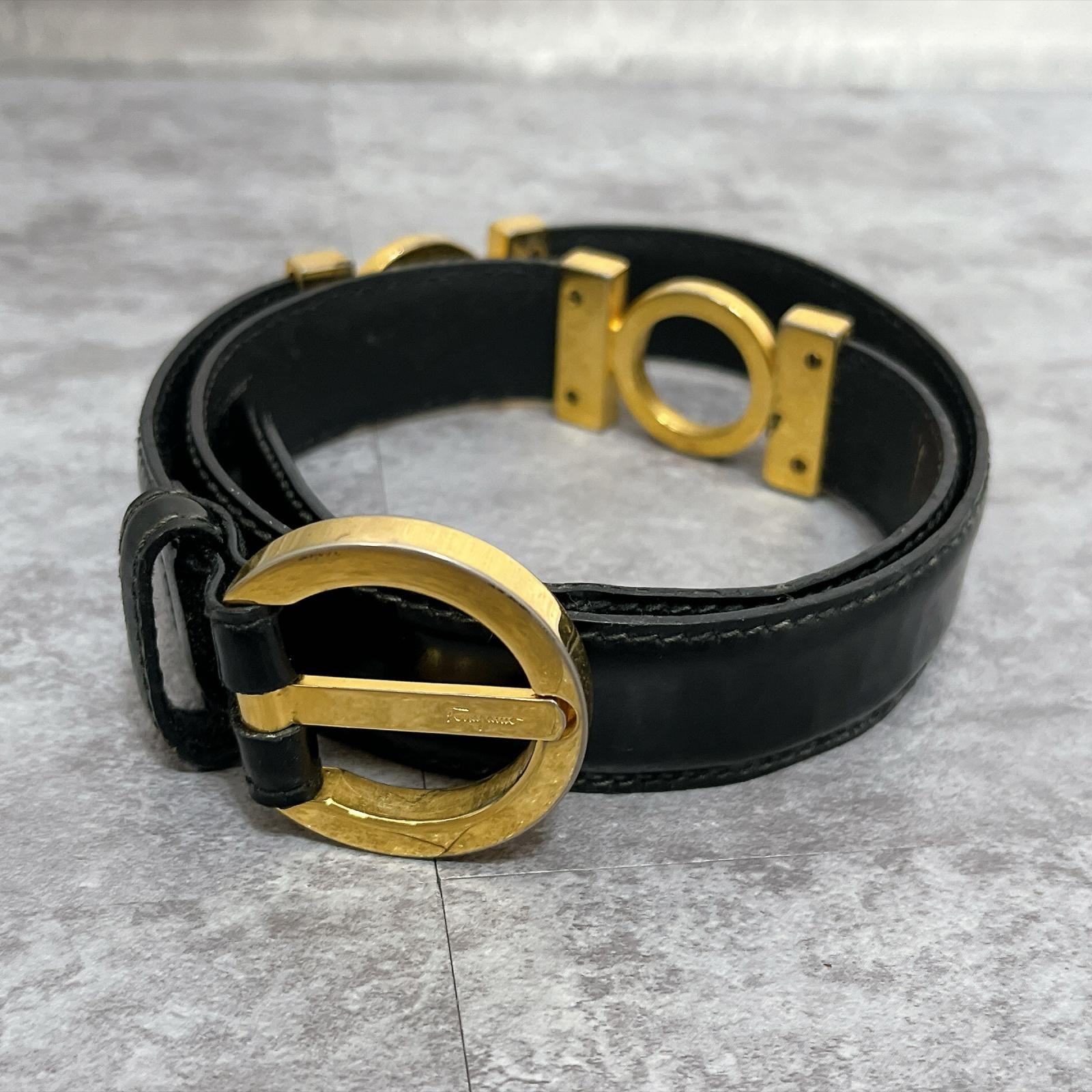 【Salvatore Ferragamo】サルヴァトーレフェラガモ ベルト ガンチーニ ブラック 黒 レザー ゴールド金具 サークルバックル ロゴデザイン