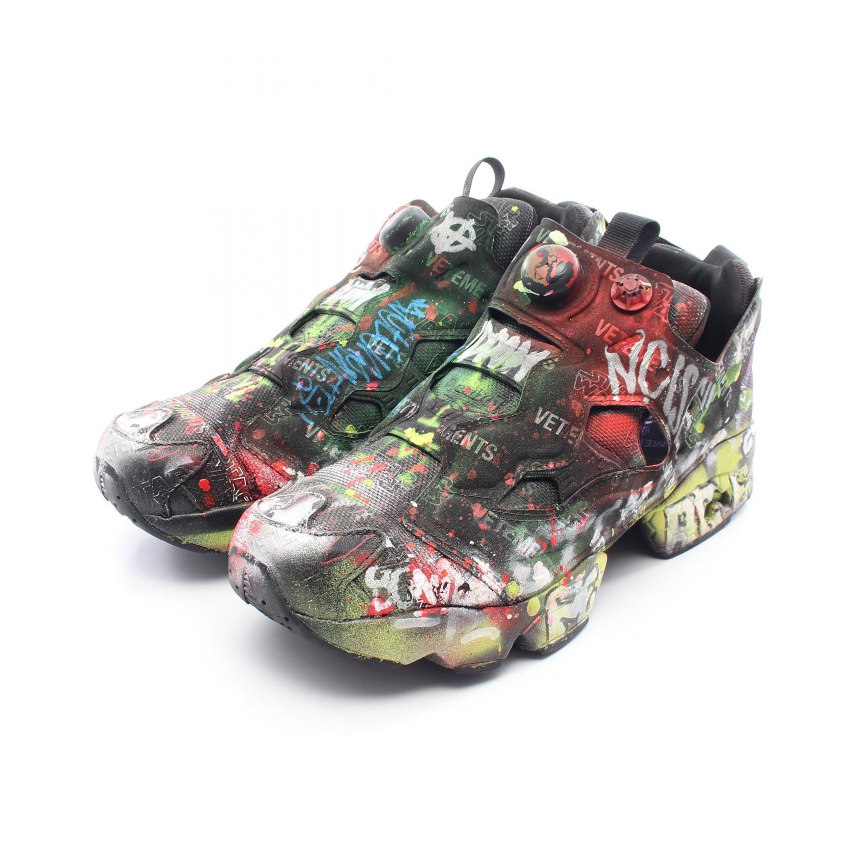 ヴェトモン VETEMENTS VETEMENTS × Reebok × STAR WARS Graffiti Instapump Fury スニーカー 靴 キャンバス メンズ ブラック系 / マルチカラー 【中古】