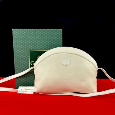 GUCCI グッチ GG ロゴ レザー ショルダーバッグ ホワイト
f2959