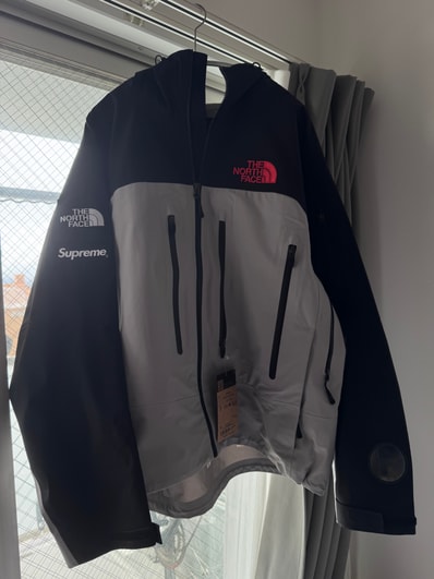 Supreme x The North Face Taped Seam Shell Jacket "Grey"