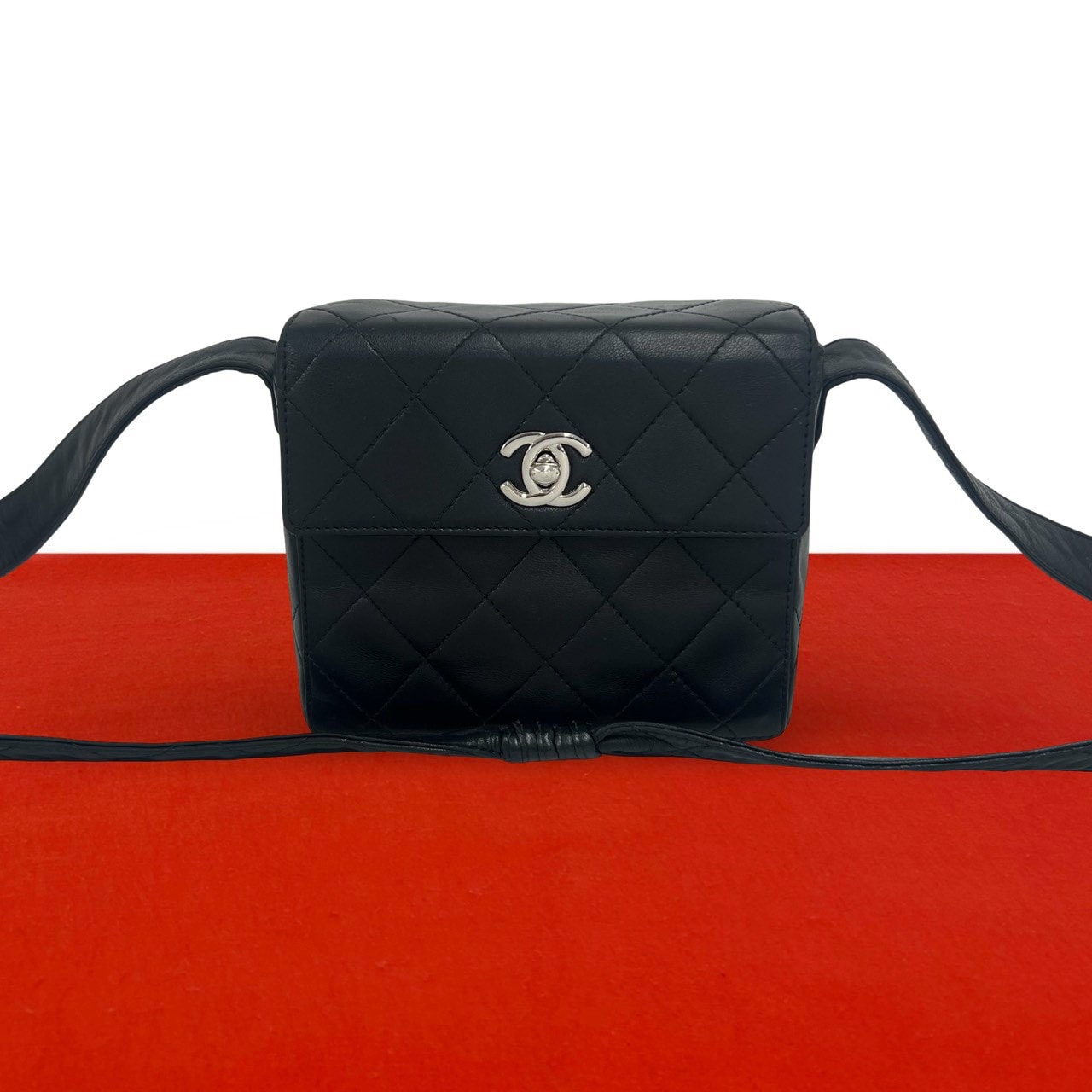 CHANEL シャネル マトラッセ ココマーク ラムスキン ショルダーバッグ ブラック
 26968