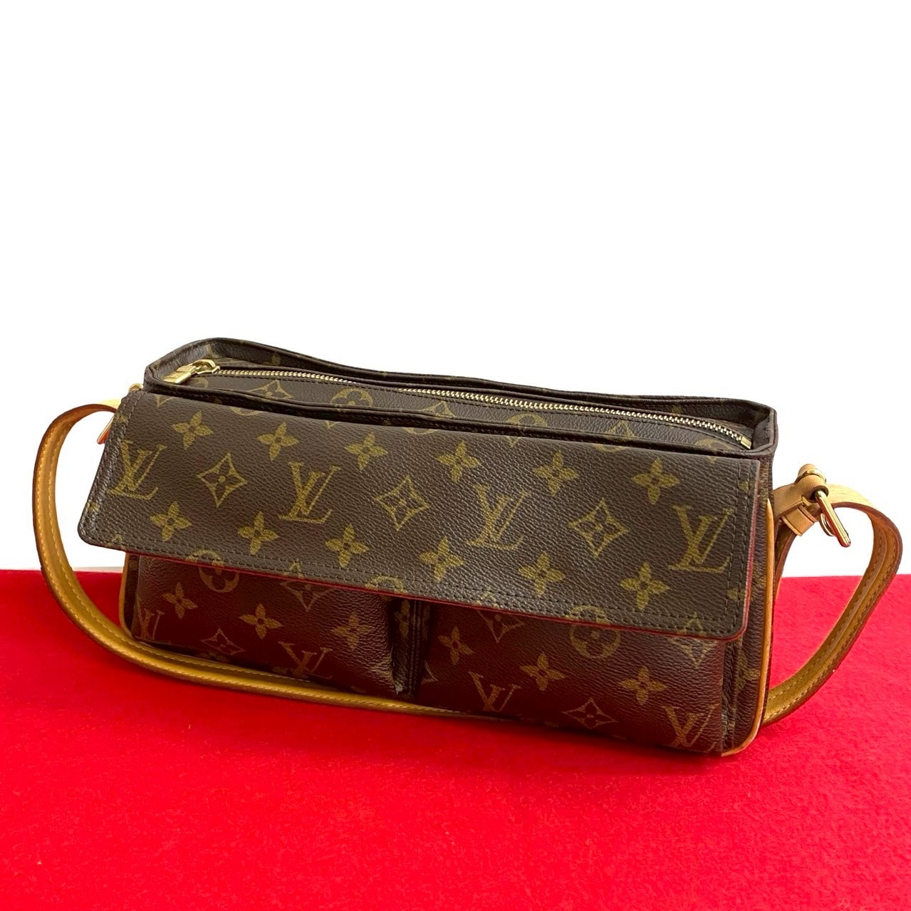 LOUIS VUITTON ルイヴィトン ヴィバ シテ MM モノグラム レザー PVC ショルダーバッグ ブラウン
 93630