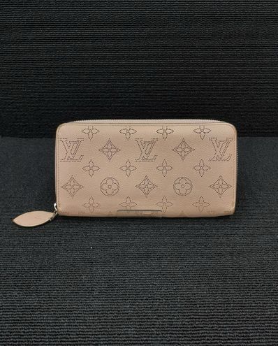 Louis Vuitton Zippy Wallet Mahina Leather "Magnolia"