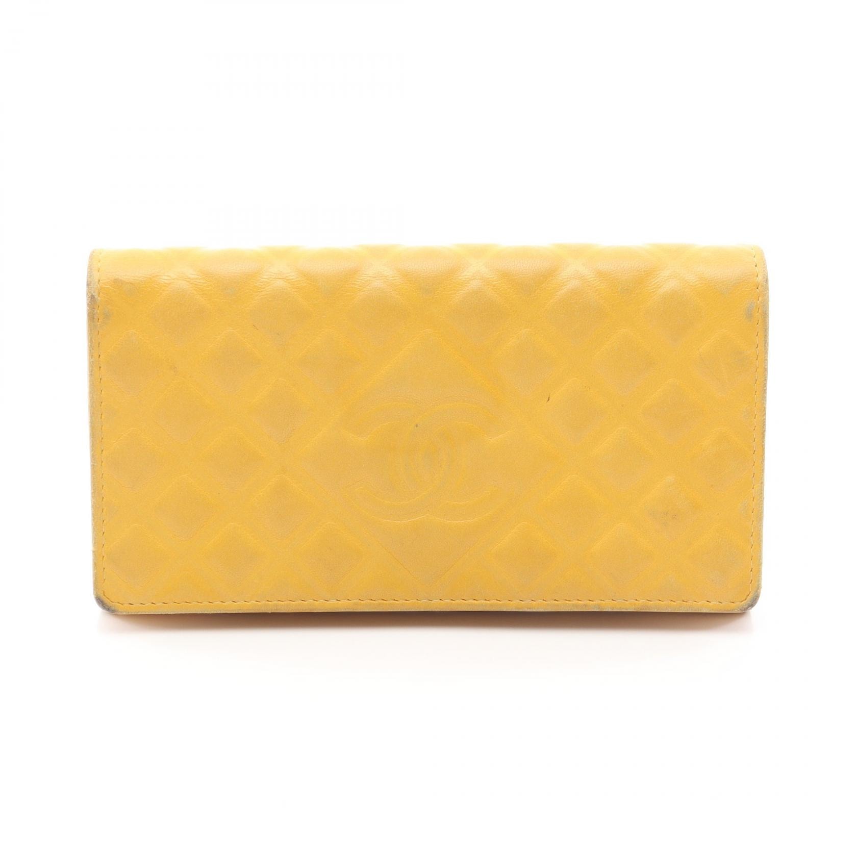 シャネル CHANEL マトラッセ 二つ折り長財布 財布 レザー レディース イエロー系 【中古】