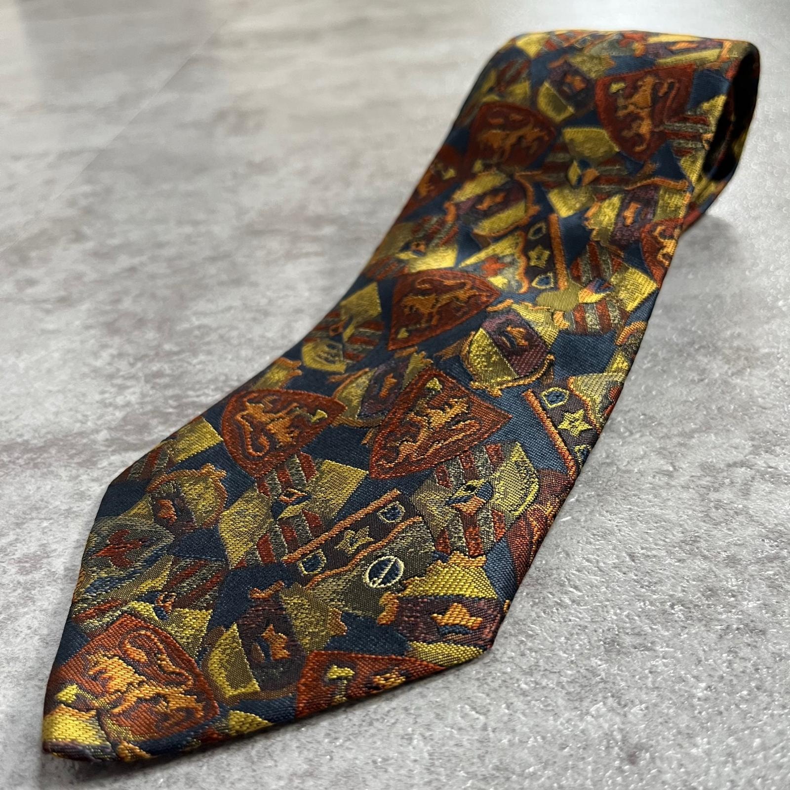 【Dunhill】ダンヒル 紋章柄 クレスト ネクタイ ライオン 盾 騎士の兜 ヘルメット 星 幾何学模様 総柄 織り模様 ブラウン ネイビー メンズ