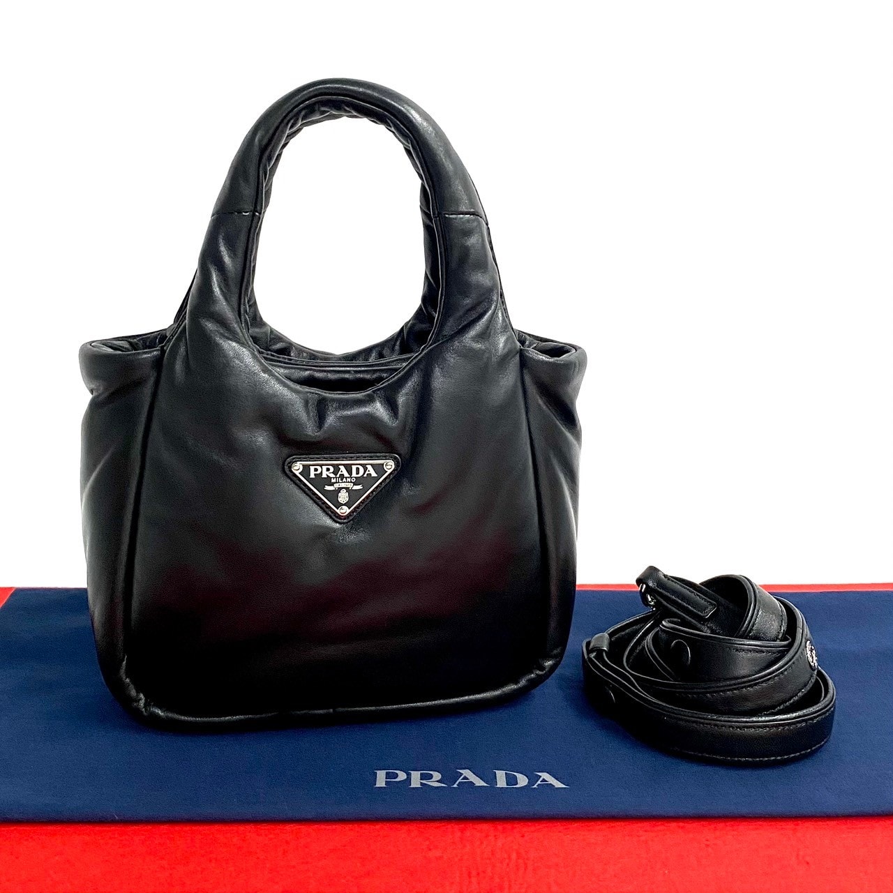 PRADA プラダ ソフトパデッド 三角ロゴ レザー ショルダーバッグ ブラック
02998