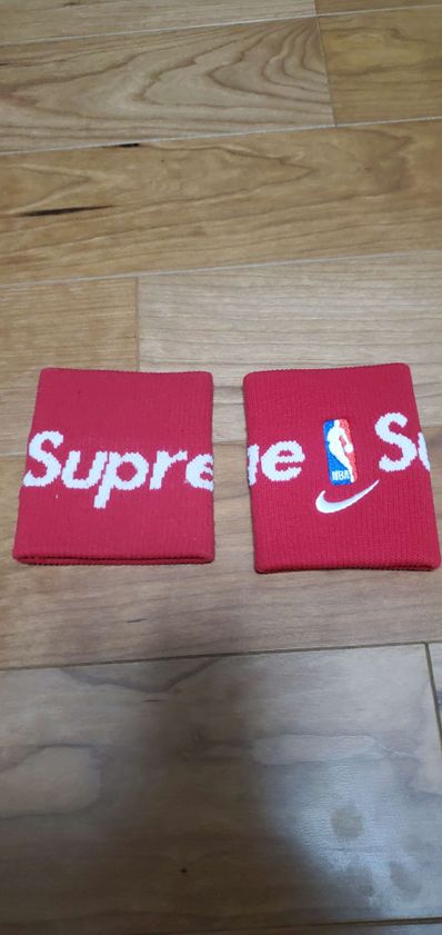 Supreme / Nike®/NBA Wristband "Red"
