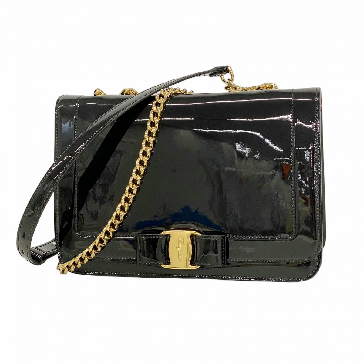 【6dd4775】サルヴァトーレフェラガモ ショルダーバッグ ヴァラ エナメル ブラック ゴールド金具【中古】レディース