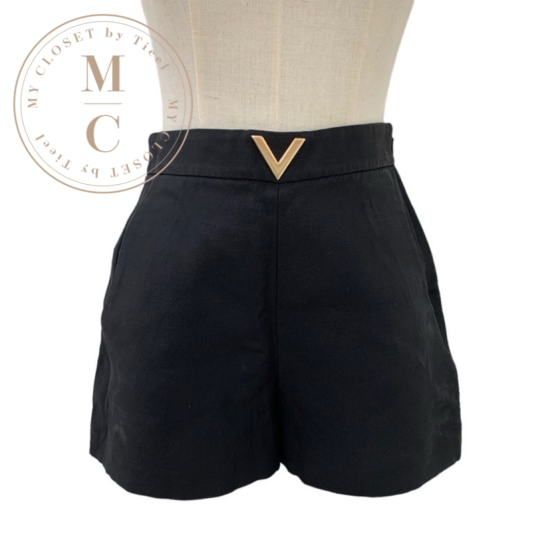 ヴァレンティノ VALENTINO ボトムス ブラック 黒 ゴールド ショートパンツ V金具
