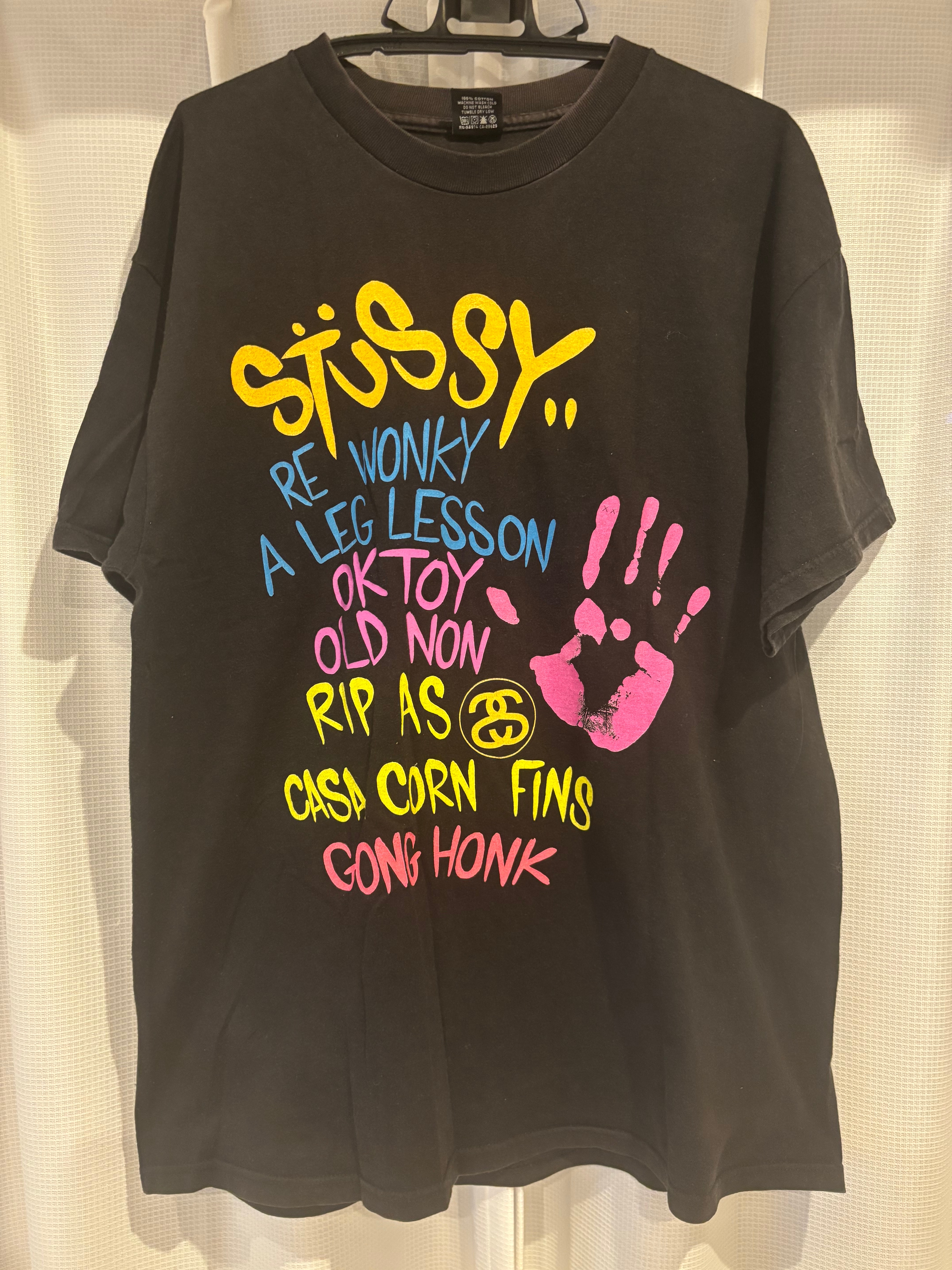 STUSSY x KAWS WORLD TOUR TEE サイズL ステューシー カウズ ワールドツアー Tシャツ ブラック×マルチカラー