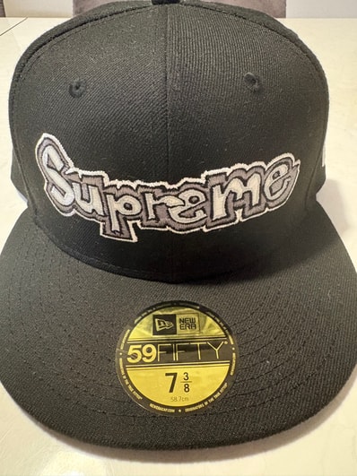 Supreme Gonz Logo New Era® "Black"