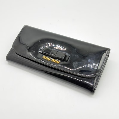ミュウミュウ パテントレザー 長財布 リボン