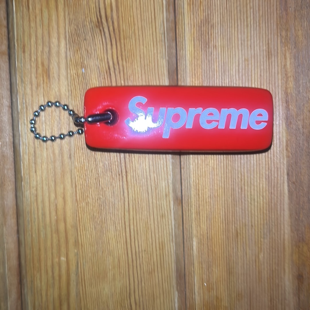 Supreme Floating Keychain "Red"
