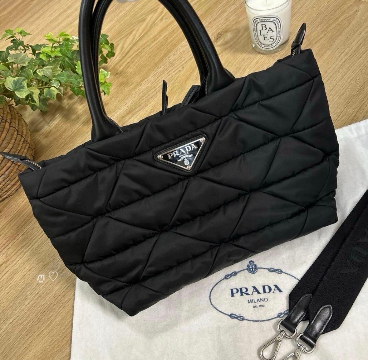 プラダ ミディアム パデッド リナイロン x レザー トートバッグ "ブラック" 1BG436_RDJN_F0632_V_B9M