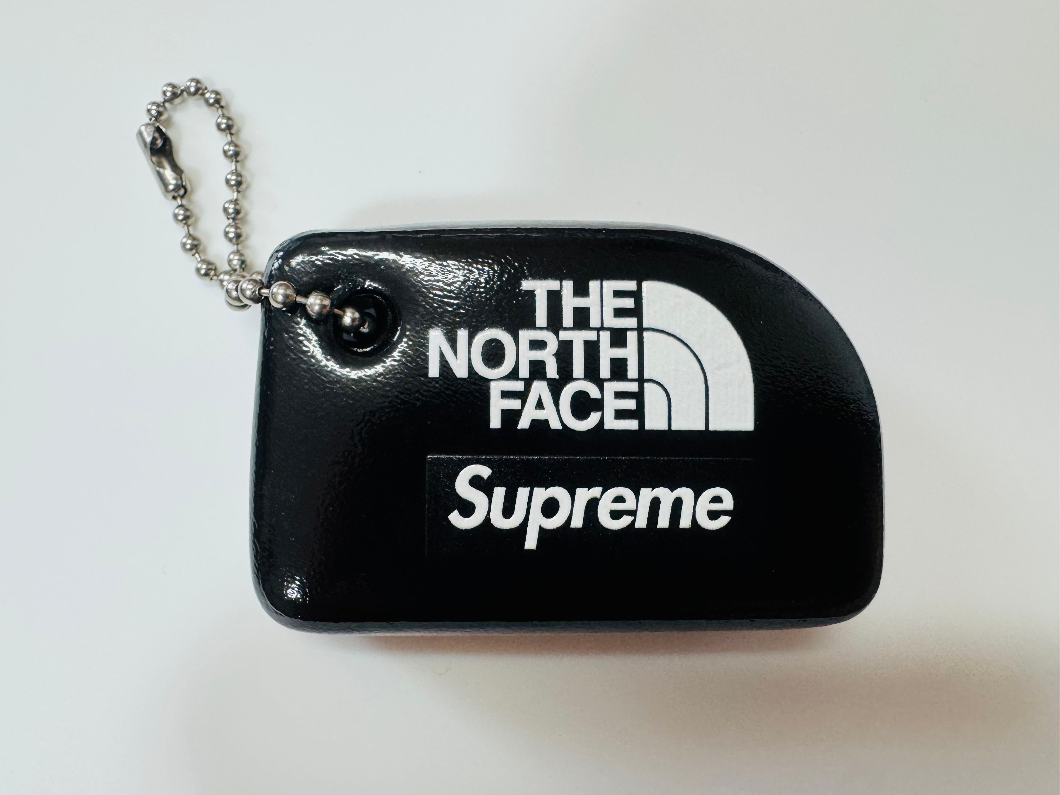 Supreme x The North Face Floating Keychain 