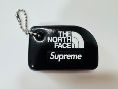 Supreme x The North Face Floating Keychain "Black"