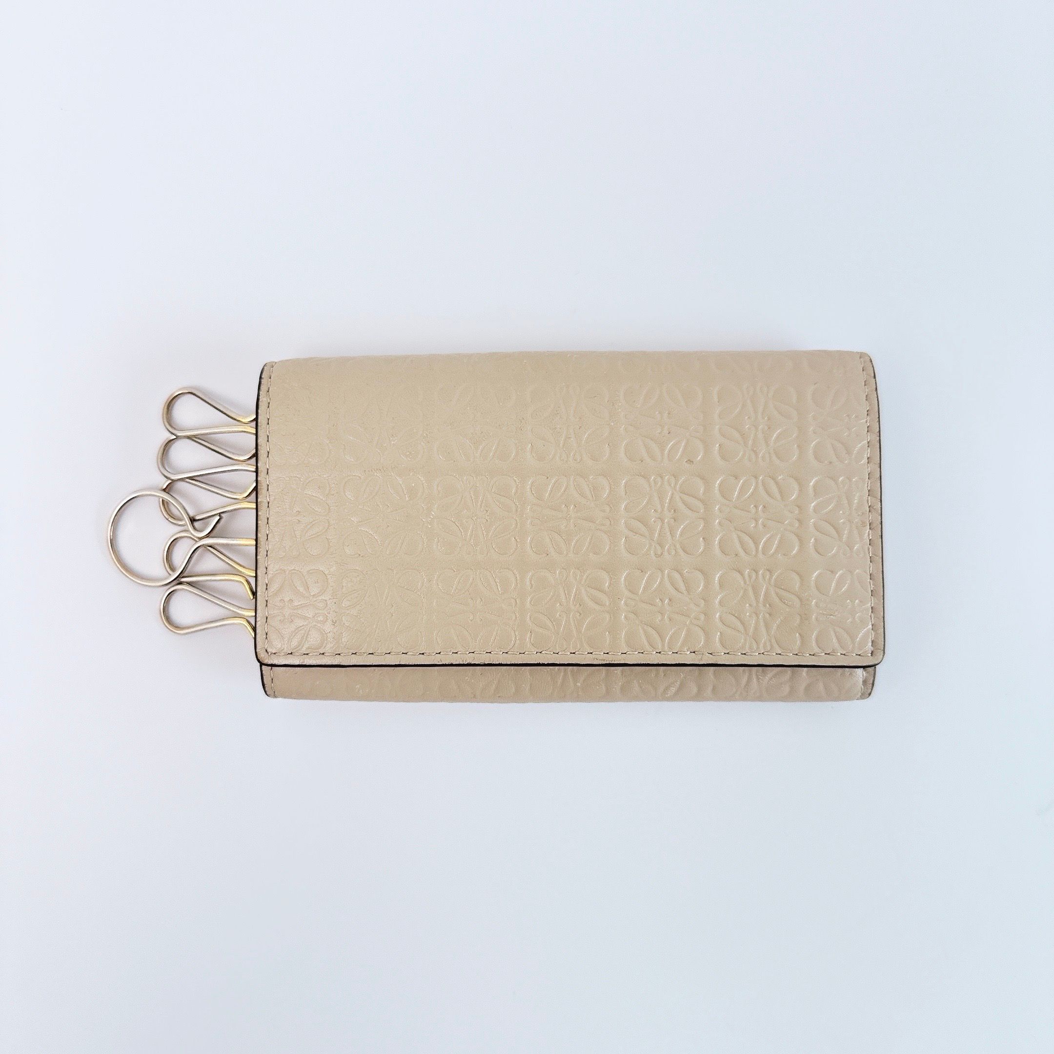 LOEWE リピート　キーケース(エンボスシルクカーフ) ライトオーツ LOEWE リピート キーケース(エンボスシルクカーフ) ライトオーツ