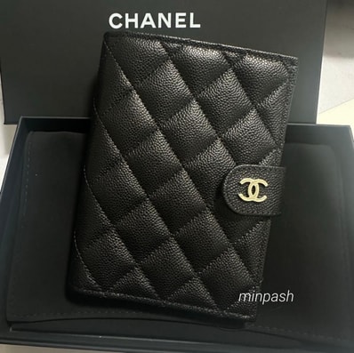 CHANEL ♡ パスポートケース キャビアスキン 黒 ホリデーラッピング 新品
