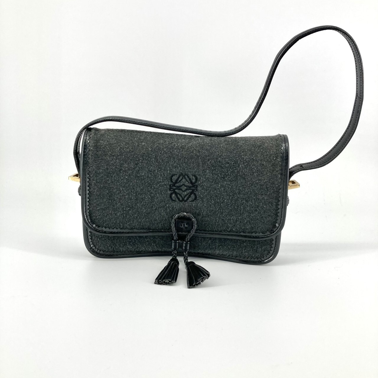 LOEWE(ロエベ) アナグラム タッセル フェルト レザー ショルダーバッグ グレー×ブラック