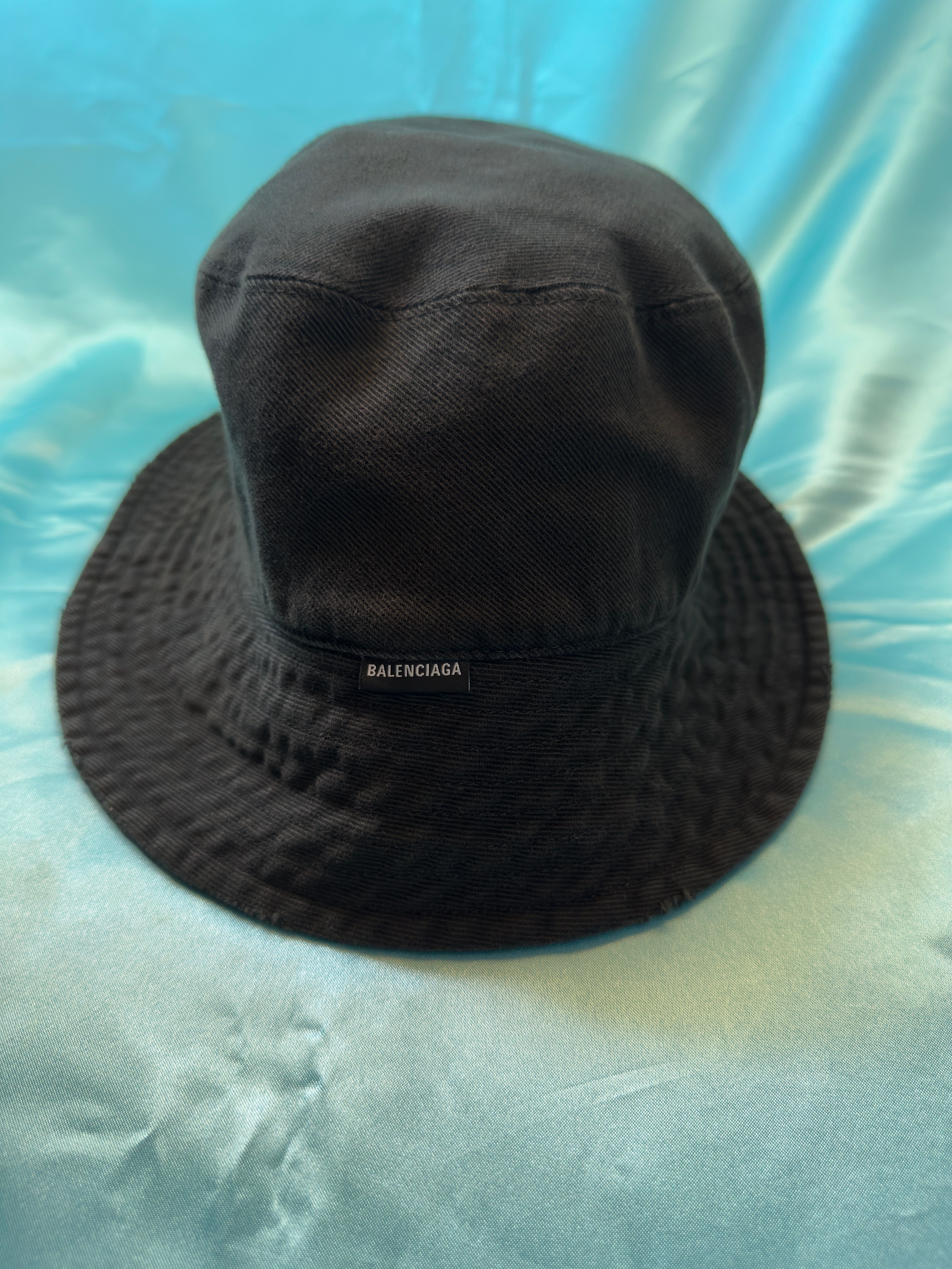 バレンシアガ　バケットハット 限定！すぐ届く！BALENCIAGA ロゴアイコン バケットハット