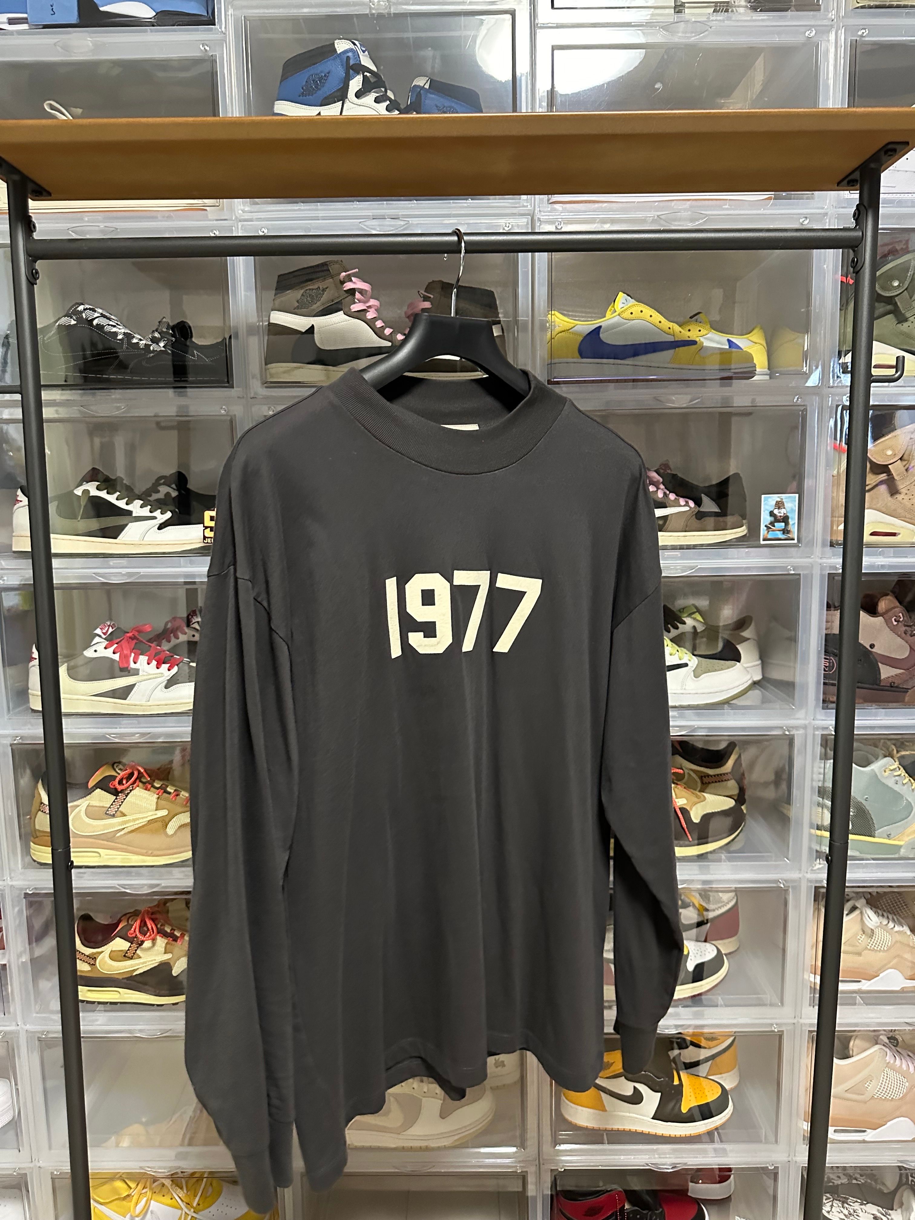 FEAR OF GOD ESSENTIALS 1977 L/S T-SHIRT "Iron"