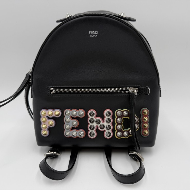FENDI(フェンディ)ロゴスタッズ ミニバックパック ブラック レザー