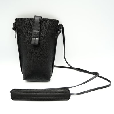 LOEWE(ロエベ)ポケット ショルダーバッグ スマホショルダー ポシェット ブラック レザー レディース 【中古】