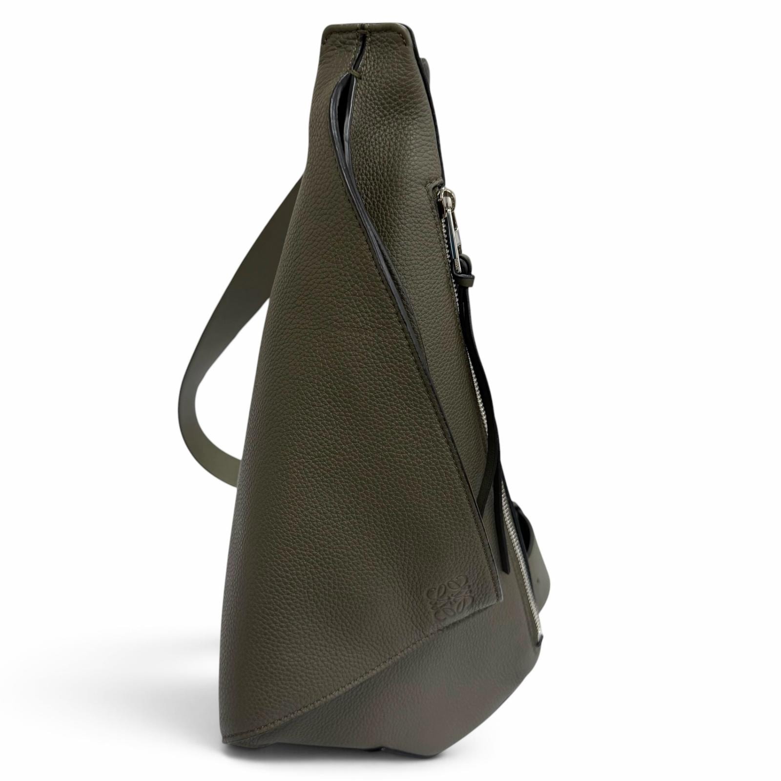 美品 ロエベ ボディバッグ アントン カーキ メンズ B511A09X06