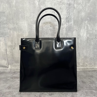 【GUCCI】グッチ トートバッグ ハンドバッグ ロゴ入り レザー スクエア ゴールド金具 ダブルハンドル 光沢 ブラック 黒 手提げ レディース
