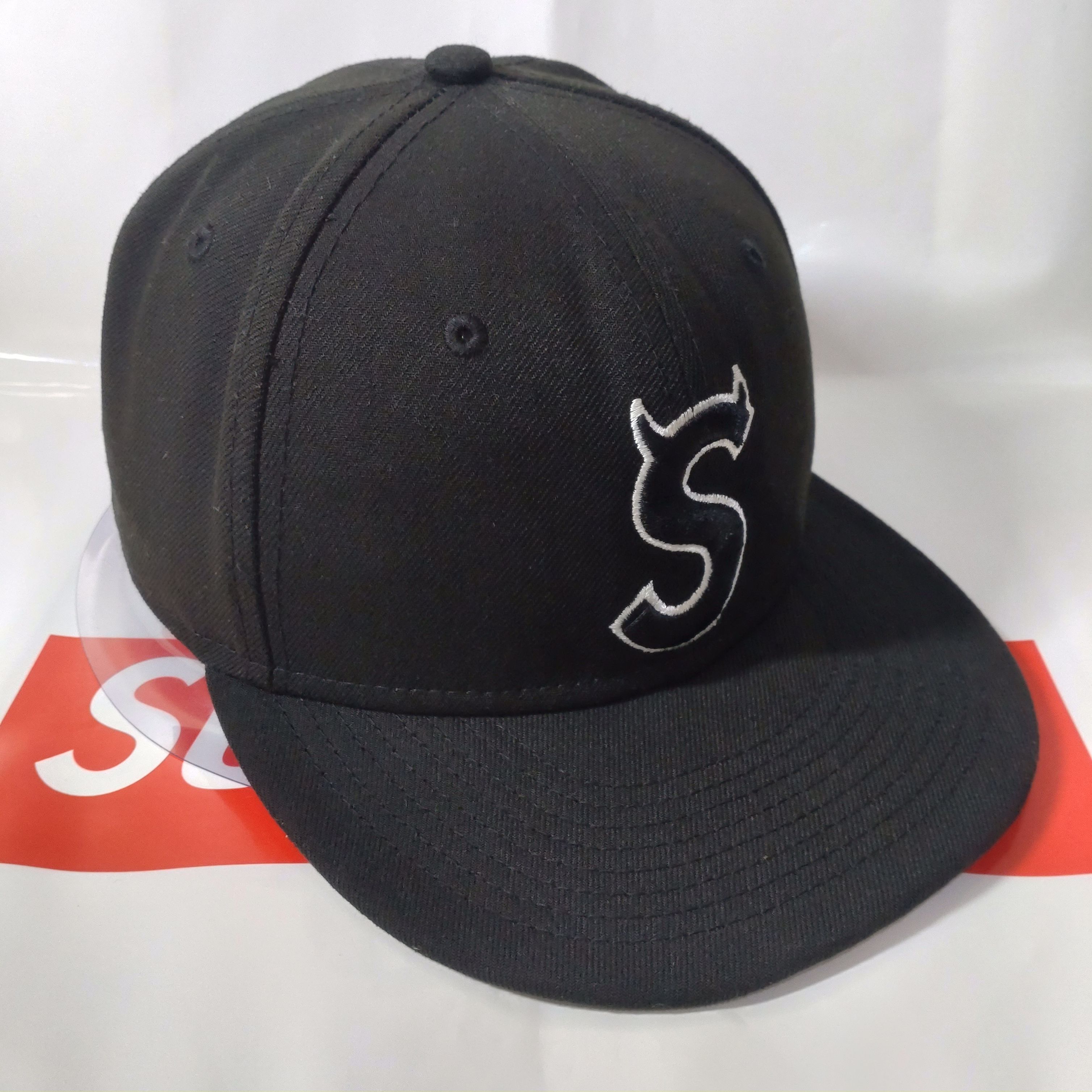 Supreme S Logo New Era "Black" (22FW)