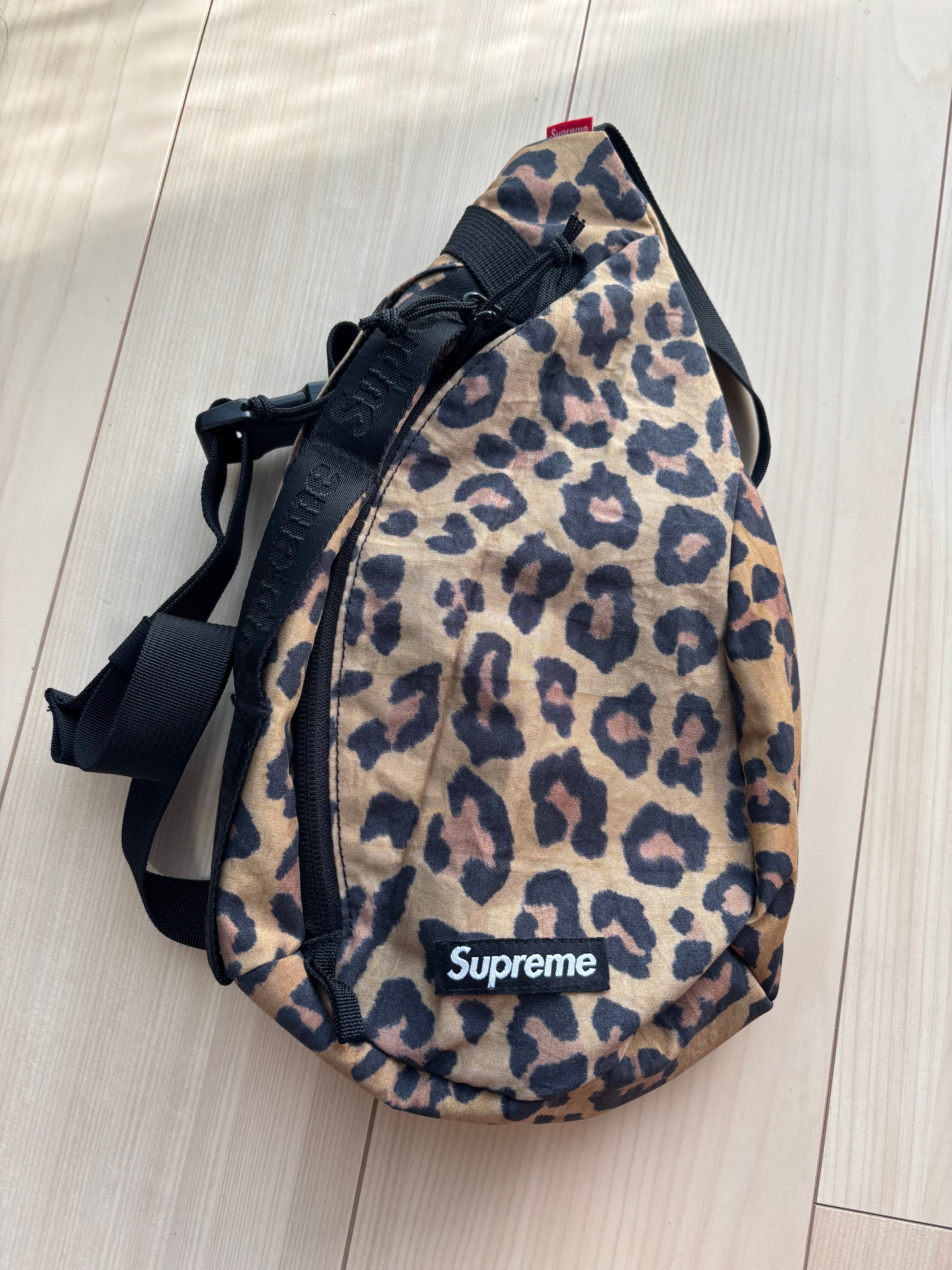 Supreme 20FW Sling Bag 4L 
