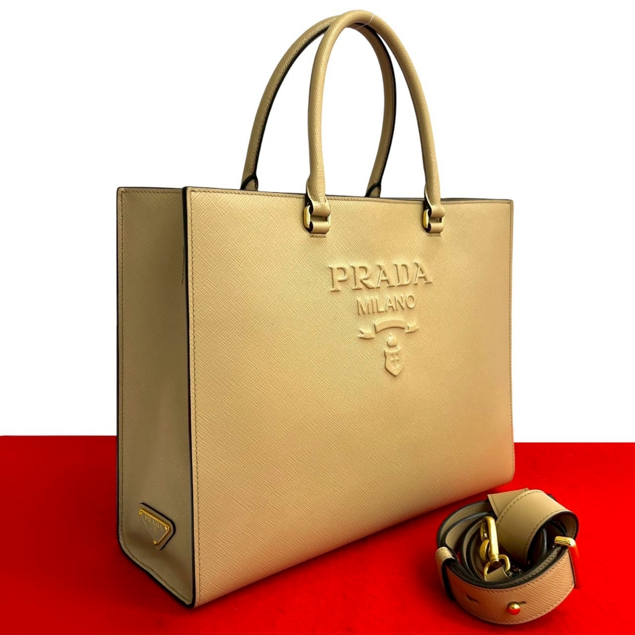 PRADA プラダ 三角ロゴ 金具 エンボス レザー ショルダーバッグ ベージュ
 22987