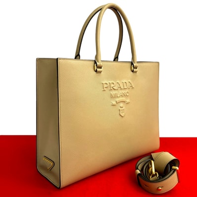 PRADA プラダ 三角ロゴ 金具 エンボス レザー ショルダーバッグ ベージュ
22987