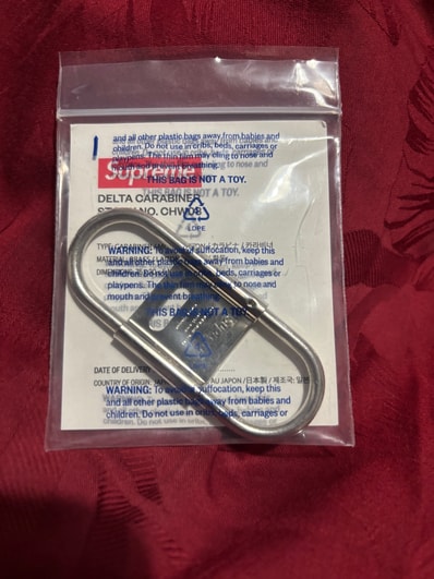Supreme / CDW Delta Carabiner Supreme / CDW Delta Carabiner