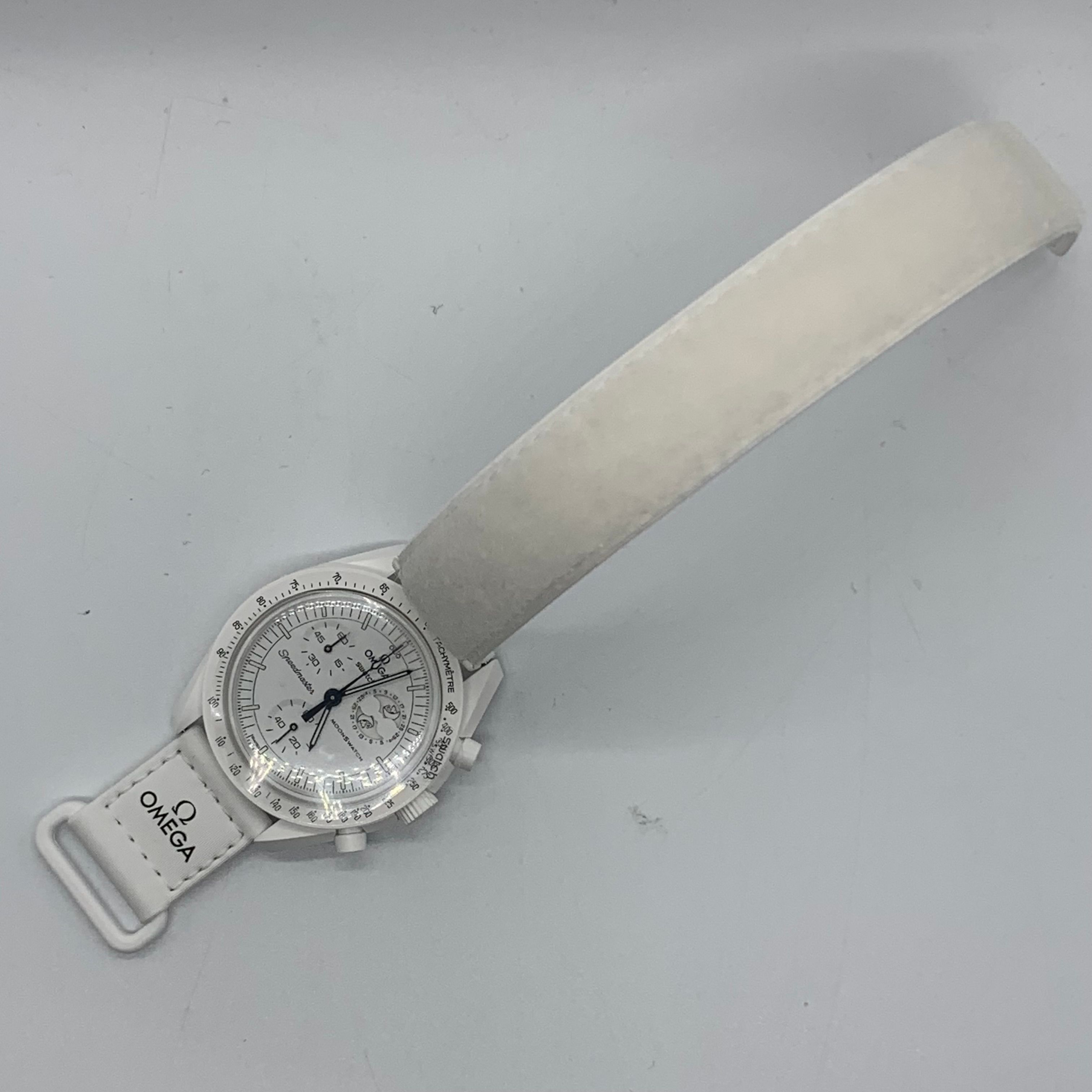 Snoopy x OMEGA x Swatch BIOCERAMIC MoonSwatch Mission To The Moonphase "White" SO33W700