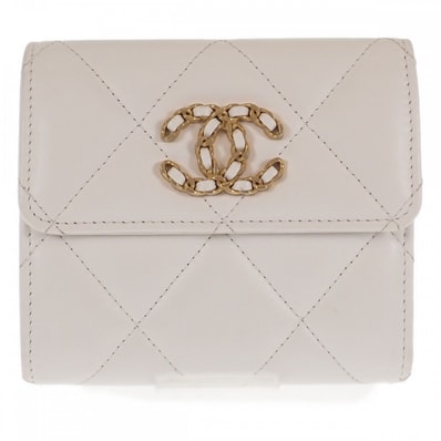 シャネル CHANEL 19フラップウォレット AP2809 三つ折り財布 ラムスキン ホワイト ゴールド金具 レディース【中古】【ABランク】