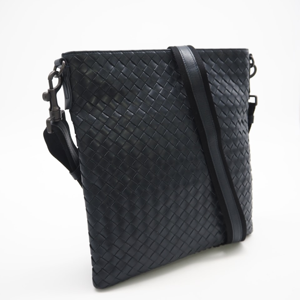 美品 BOTTEGAVENETA ボッテガヴェネタ イントレチャート中 レザー クロスボディバッグ 577534 ショルダーバッグ ネイビー カーフレザー メンズ
