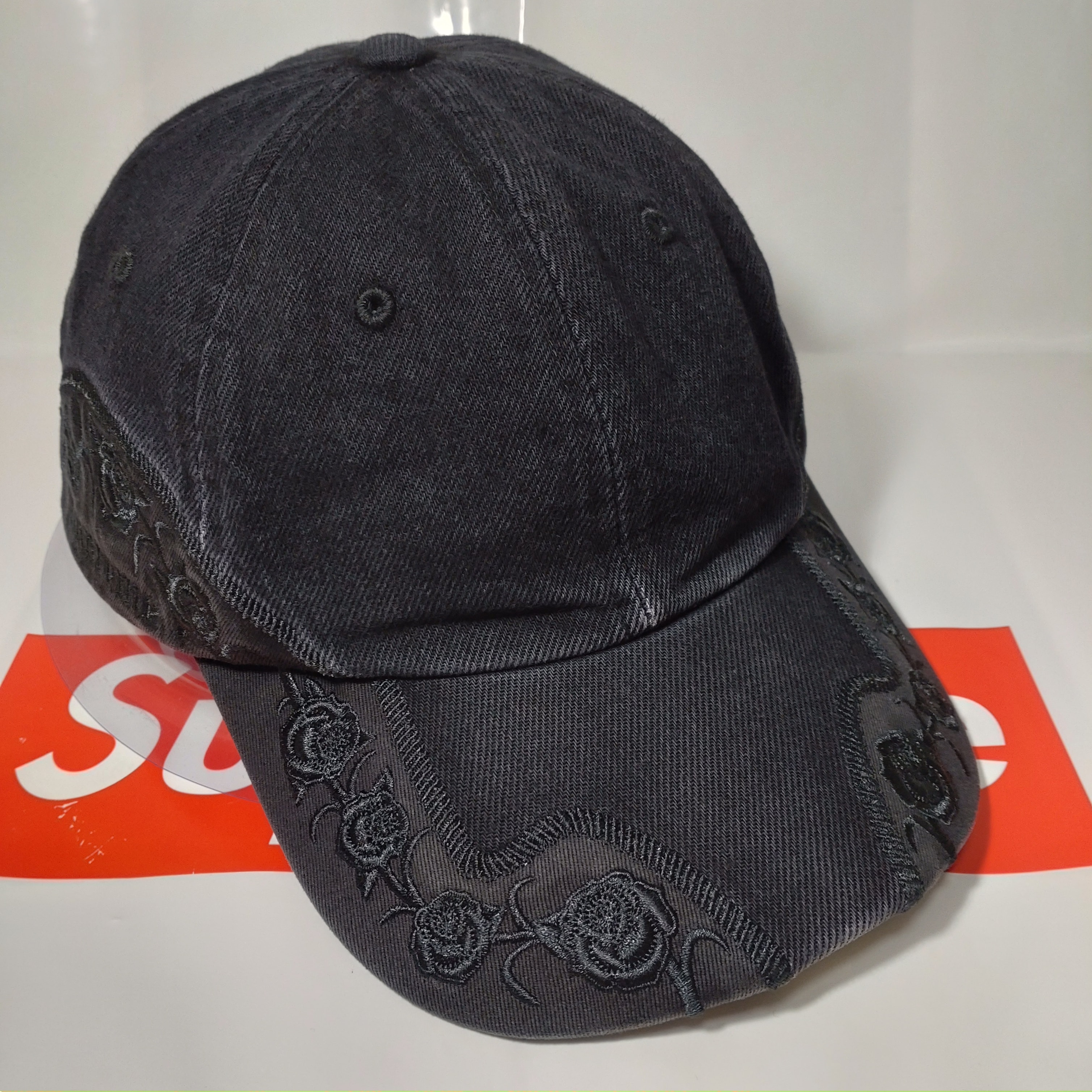 Supreme Roses 6-Panel "Black"