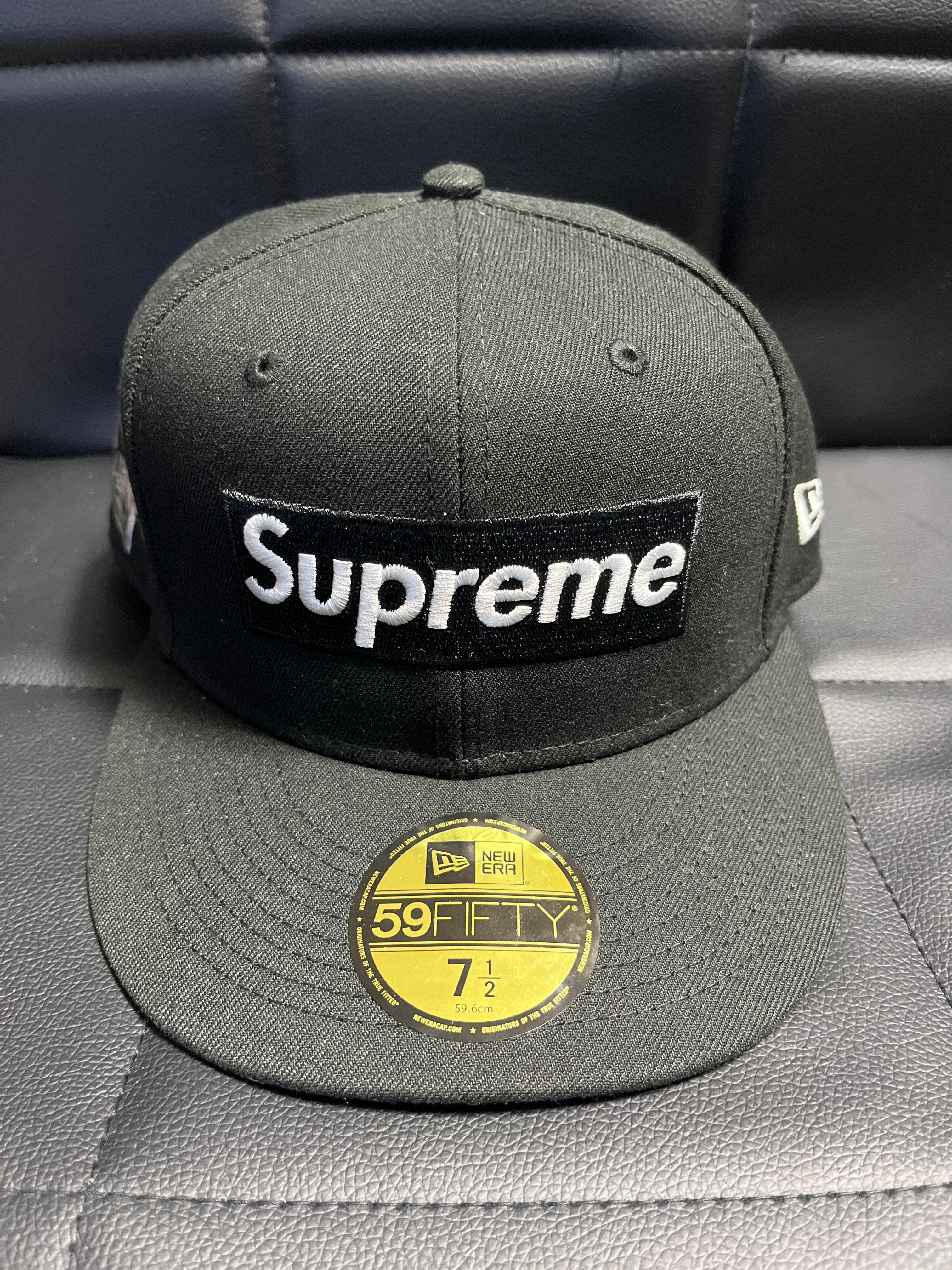 Supreme Money Box Logo New Era "Black"
