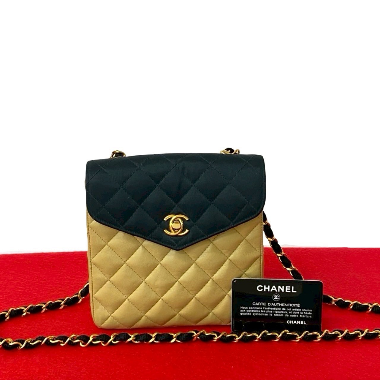 CHANEL シャネル マトラッセ ココマーク ラムスキン サテン ショルダーバッグ ブラック
 39381