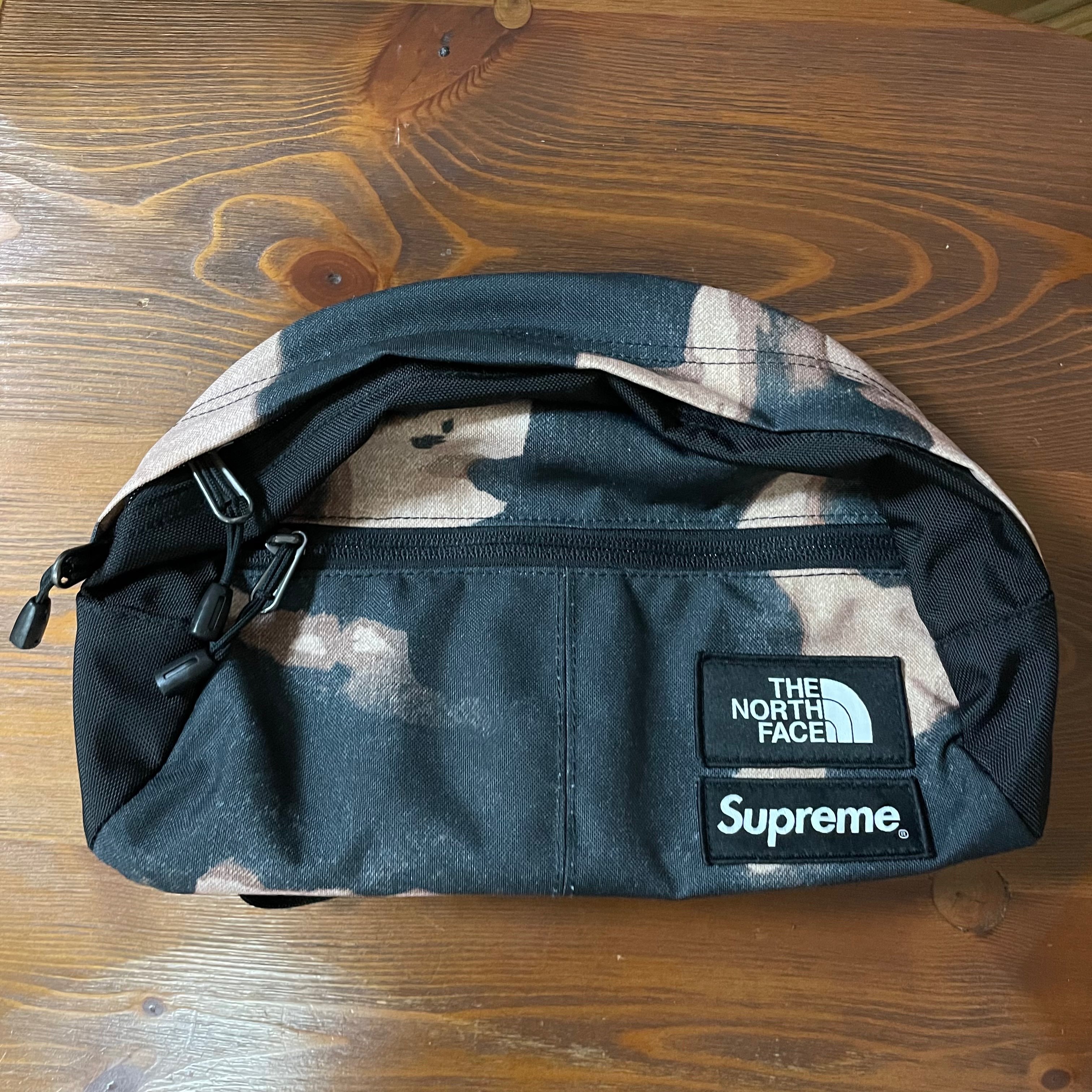 Supreme x The North Face Bleached Denim Print Roo II "Black"
