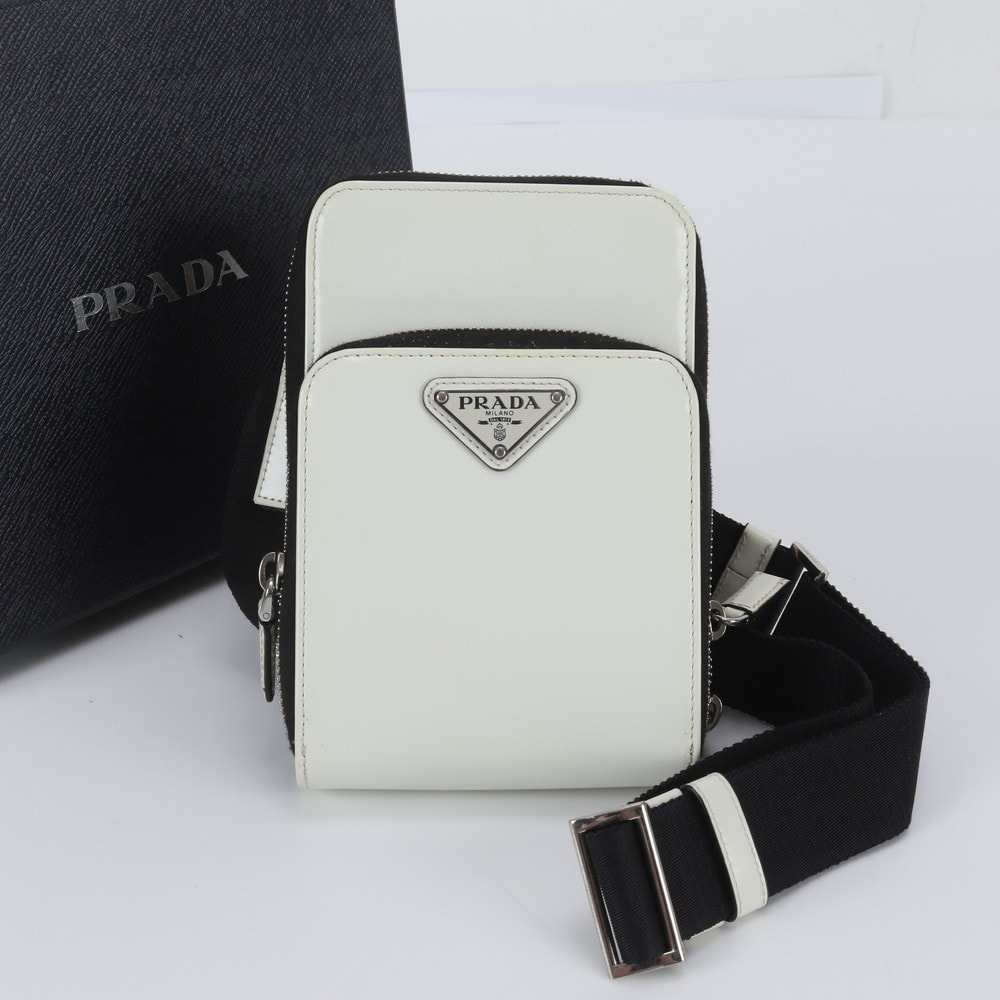 ■美品 プラダ トライアングルロゴ スマートフォンケースショルダーバッグ
