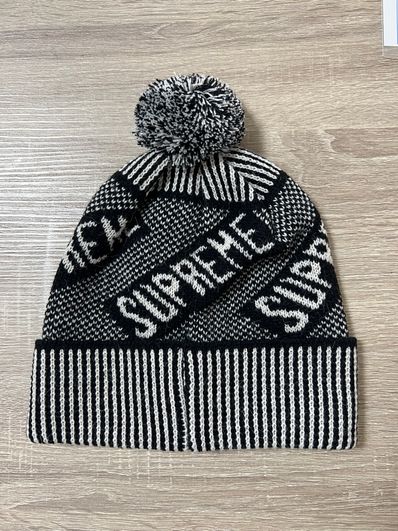 Supreme Banner Beanie "Black"