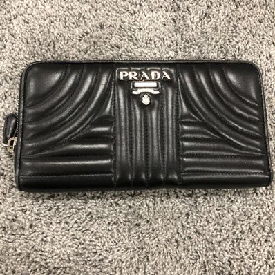 PRADA Diagram Round Zip Wallet ”Black”