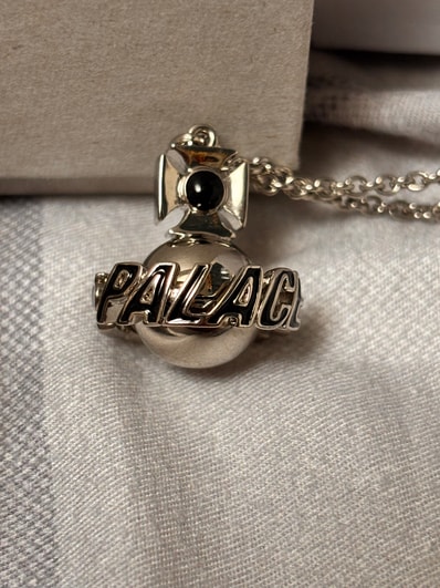 PALACE x Vivienne Westwood Pendant "Silver"